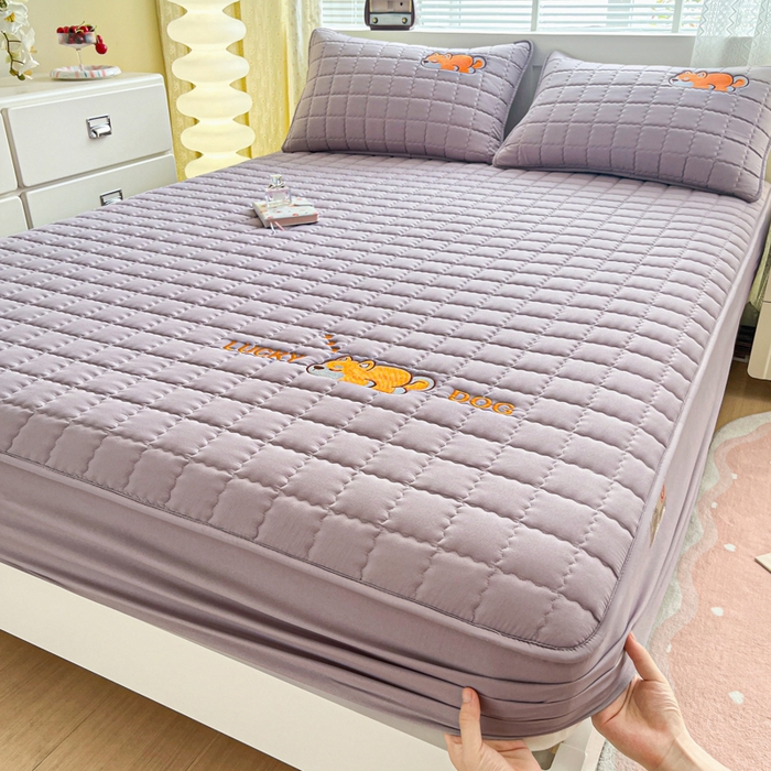 91家纺网 家纺一手货源 找家纺 鑫钰 2024新夹款刺绣大豆纤维床笠-幸运狗系列 幸运狗-烟紫