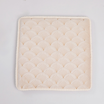 91家纺网 家纺一手货源 找家纺 （总）爱家居 2024新款荷兰绒夹棉绗缝记忆棉坐垫圆垫飘窗垫-烟花