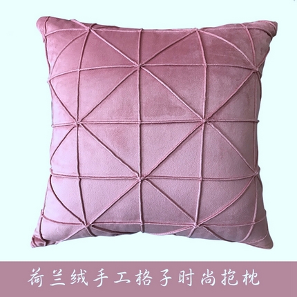 91家纺网 家纺一手货源 找家纺 （总）爱家居 2025新款荷兰绒纯色手工褶皱米字格抱枕