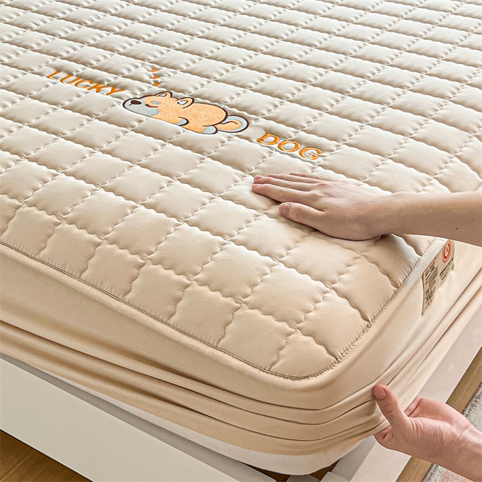 91家纺网 家纺一手货源 找家纺 鑫钰 2024新夹款刺绣大豆纤维床笠-幸运狗系列 幸运狗-香槟驼