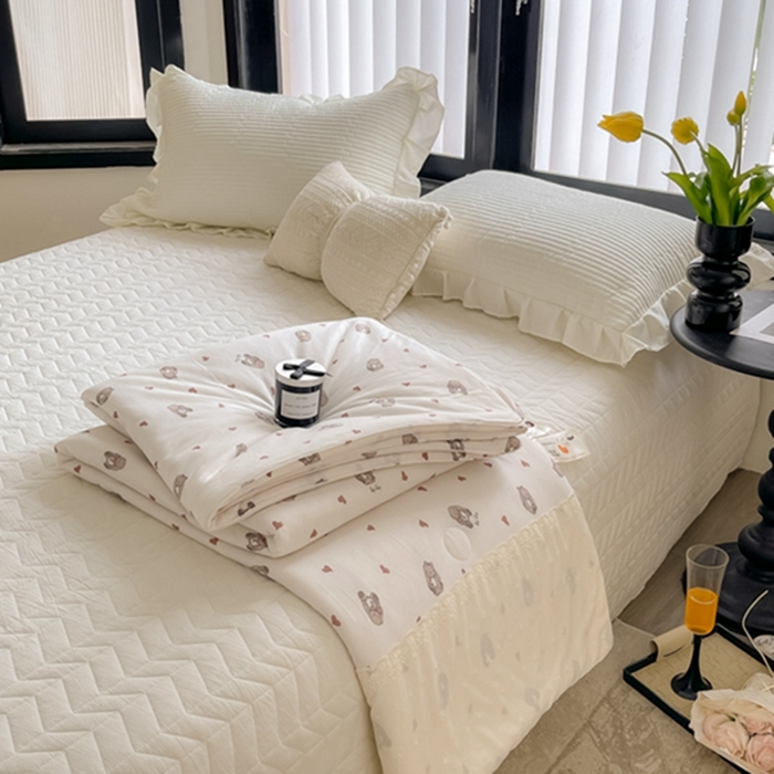 91家纺网 家纺一手货源 找家纺 莱豫家纺 2024新款法式复古针织花边夏被春秋被 爱心兔