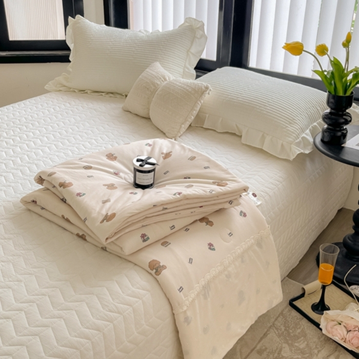 91家纺网 家纺一手货源 找家纺 莱豫家纺 2024新款法式复古针织花边夏被春秋被 童趣