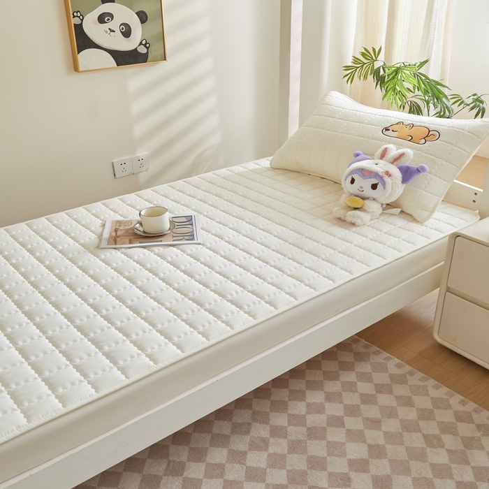 91家纺网 家纺一手货源 找家纺 鑫钰 2025新款学生开学季夹棉刺绣床笠床垫套-幸运狗系列 幸运狗-典雅白