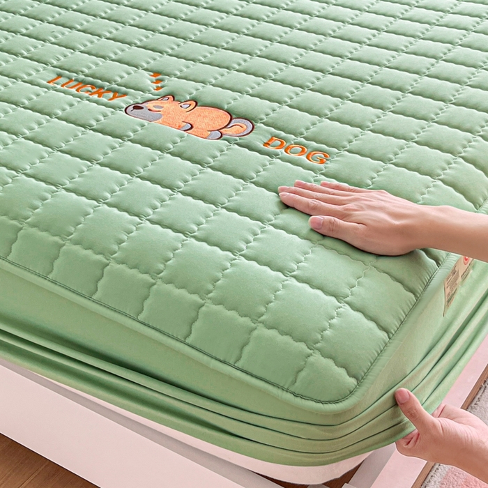 91家纺网 家纺一手货源 找家纺 鑫钰 2024新夹款刺绣大豆纤维床笠-幸运狗系列 幸运狗-时尚绿