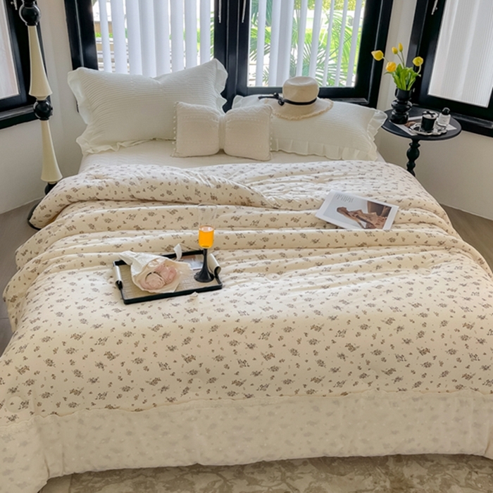 91家纺网 家纺一手货源 找家纺 莱豫家纺 2024新款法式复古针织花边夏被春秋被 春日情