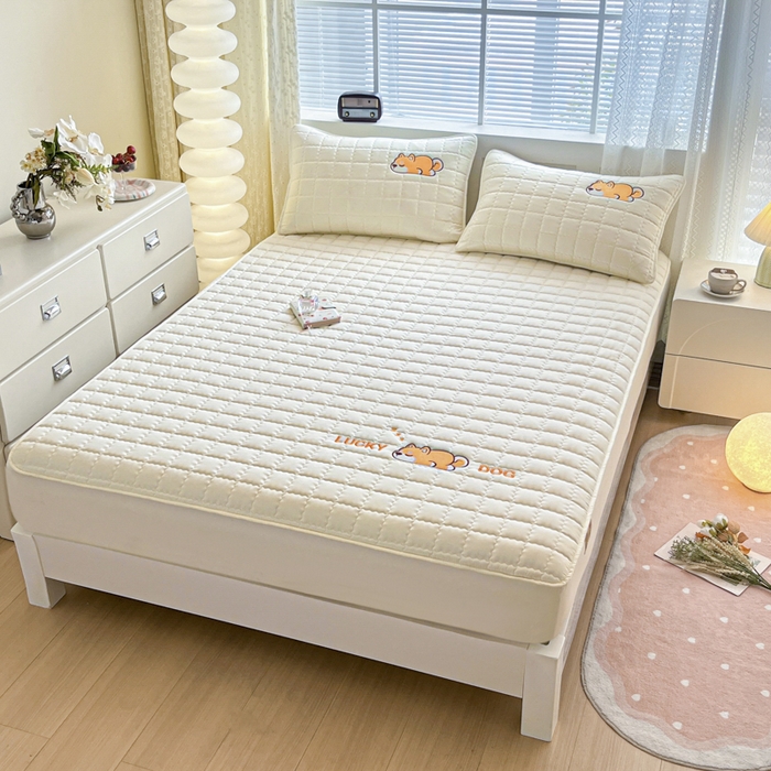 91家纺网 家纺一手货源 找家纺 鑫钰 2024新夹款刺绣大豆纤维床笠-幸运狗系列 幸运狗-典雅白