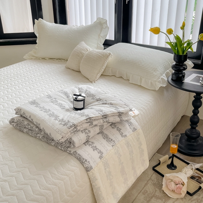 91家纺网 家纺一手货源 找家纺 莱豫家纺 2024新款法式复古针织花边夏被春秋被 赫本