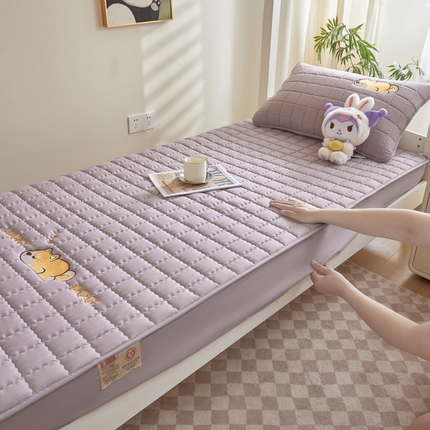 91家纺网 家纺一手货源 找家纺 （总）鑫钰 2025新款学生开学季夹棉刺绣床笠床垫套-幸运狗系列