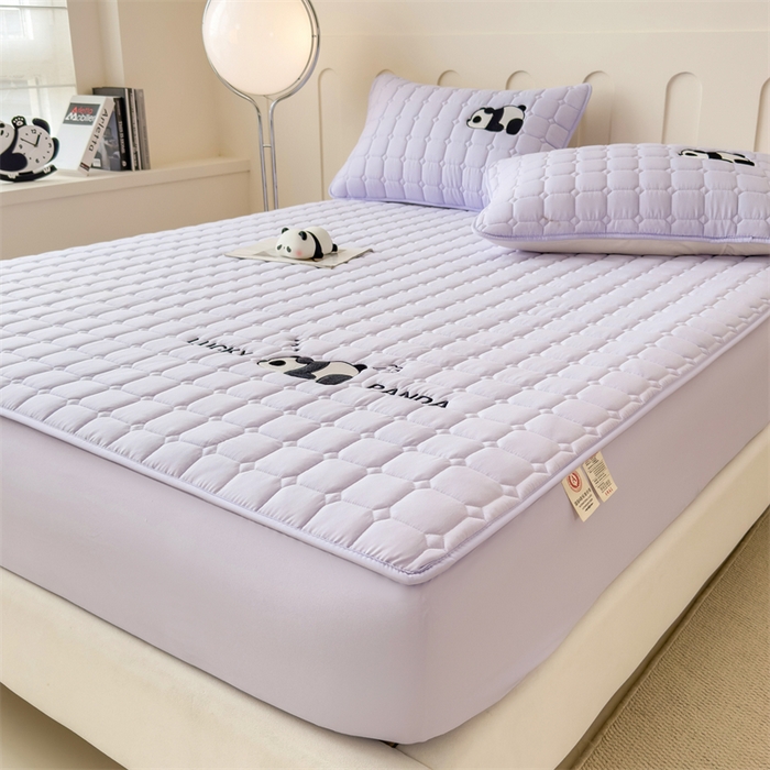 91家纺网 家纺一手货源 找家纺 2025新款A类大豆夹棉刺绣床笠系列-趴趴熊猫 趴趴熊猫-天空紫