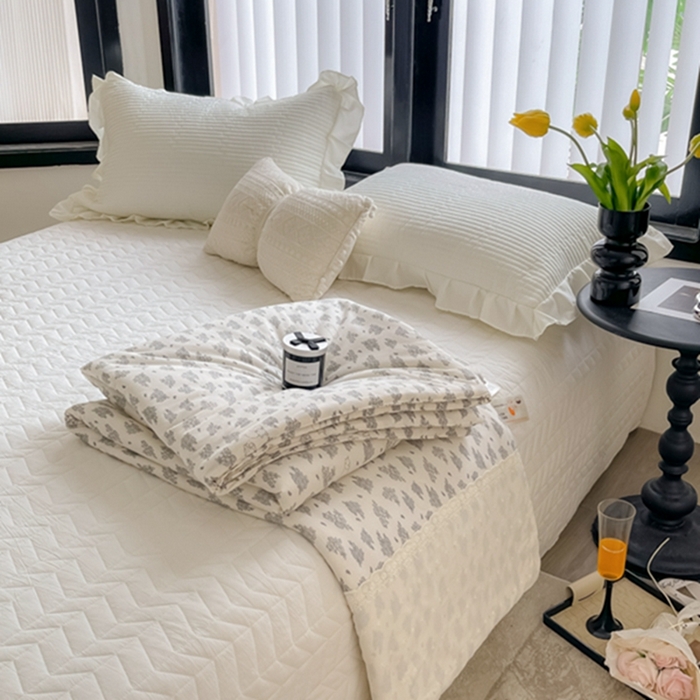 91家纺网 家纺一手货源 找家纺 莱豫家纺 2024新款法式复古针织花边夏被春秋被 南法假日