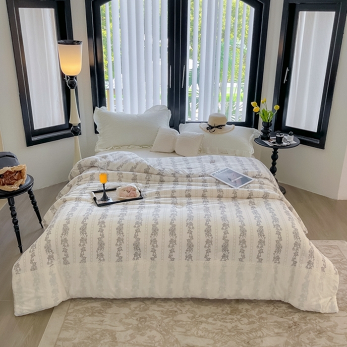 91家纺网 家纺一手货源 找家纺 莱豫家纺 2024新款法式复古针织花边夏被春秋被 赫本