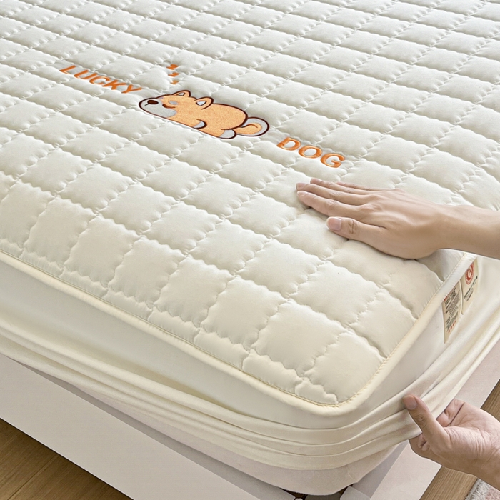 91家纺网 家纺一手货源 找家纺 鑫钰 2024新夹款刺绣大豆纤维床笠-幸运狗系列 幸运狗-典雅白