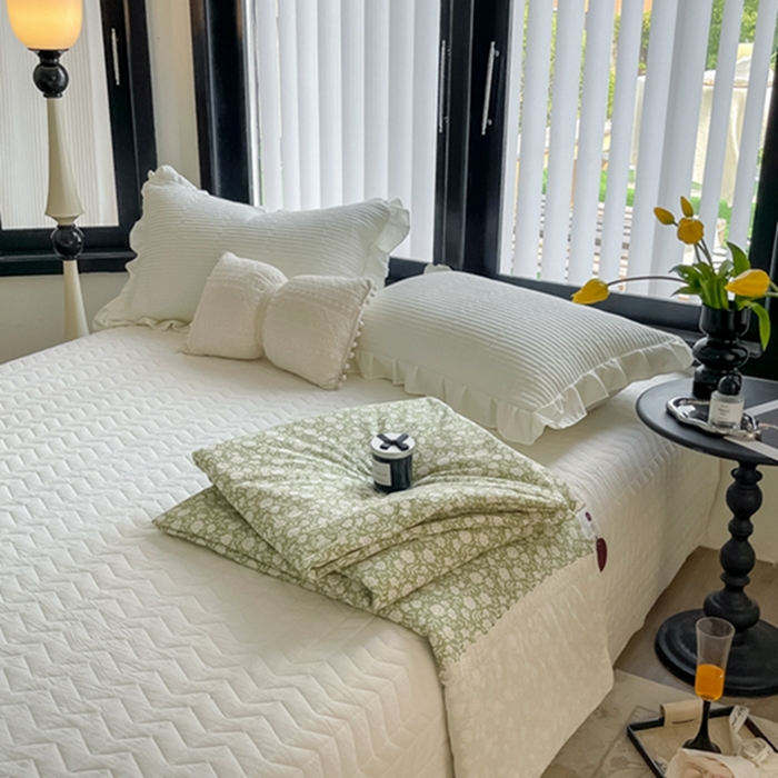 91家纺网 家纺一手货源 找家纺 莱豫家纺 2024新款法式复古针织花边夏被春秋被 清雅绿