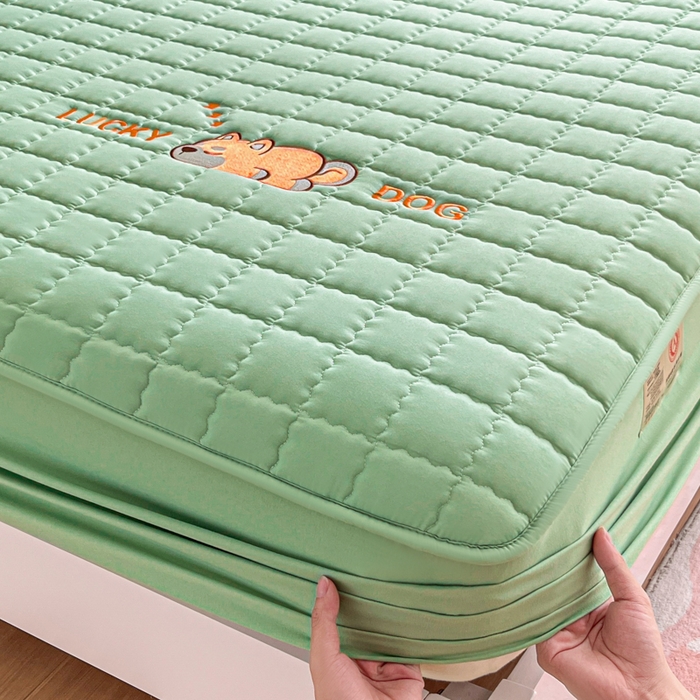 91家纺网 家纺一手货源 找家纺 鑫钰 2024新夹款刺绣大豆纤维床笠-幸运狗系列 幸运狗-时尚绿