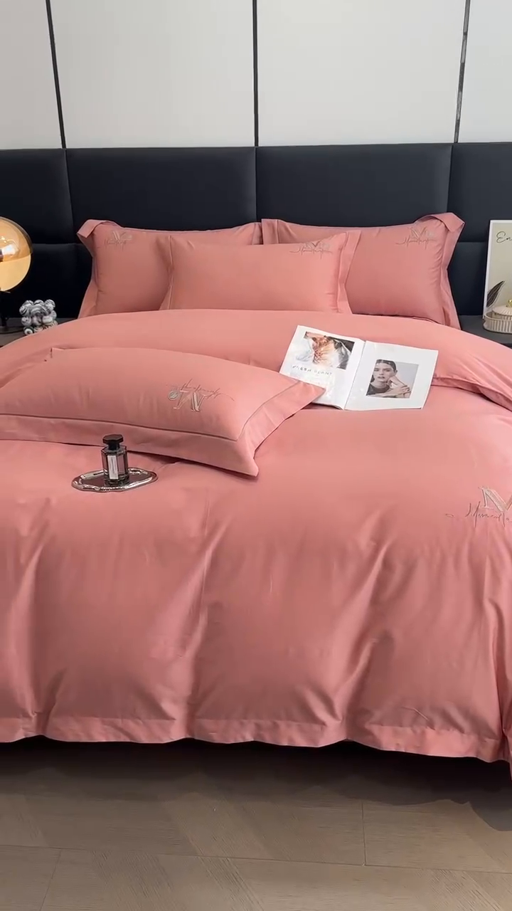 91家纺网 家纺一手货源 找家纺 琉宿家纺 2025新款50s双股长绒棉绣花四件套 倾世红颜-豆沙粉