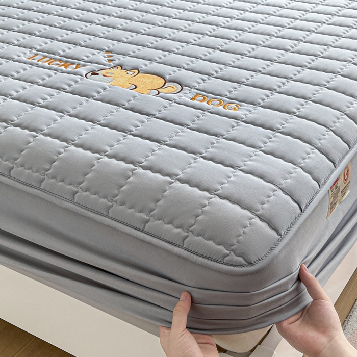 91家纺网 家纺一手货源 找家纺 鑫钰 2024新夹款刺绣大豆纤维床笠-幸运狗系列 幸运狗-高级灰