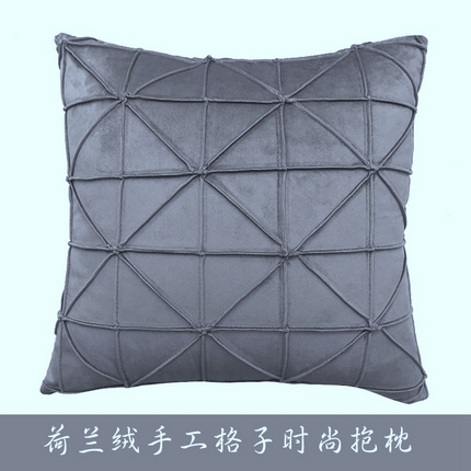 91家纺网 家纺一手货源 找家纺 （总）爱家居 2025新款荷兰绒纯色手工褶皱米字格抱枕