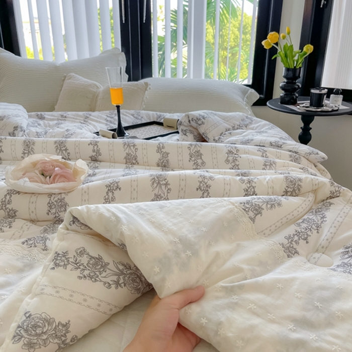 91家纺网 家纺一手货源 找家纺 莱豫家纺 2024新款法式复古针织花边夏被春秋被 赫本