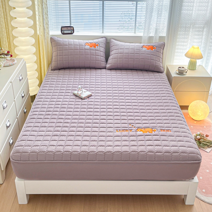 91家纺网 家纺一手货源 找家纺 鑫钰 2024新夹款刺绣大豆纤维床笠-幸运狗系列 幸运狗-烟紫