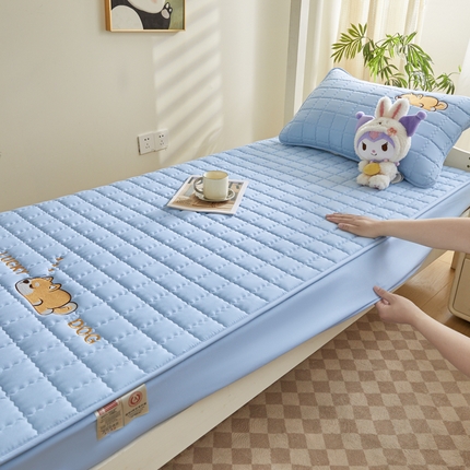 91家纺网 家纺一手货源 找家纺 （总）鑫钰 2025新款学生开学季夹棉刺绣床笠床垫套-幸运狗系列