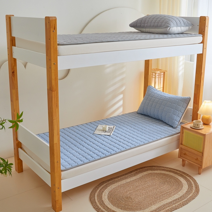 91家纺网 家纺一手货源 找家纺 鑫钰 2025新款学生宿舍A类水洗棉大豆夹棉系列-简格 简格-宾利蓝