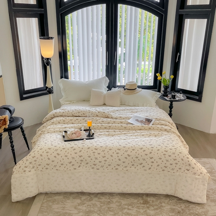 91家纺网 家纺一手货源 找家纺 莱豫家纺 2024新款法式复古针织花边夏被春秋被 春日情