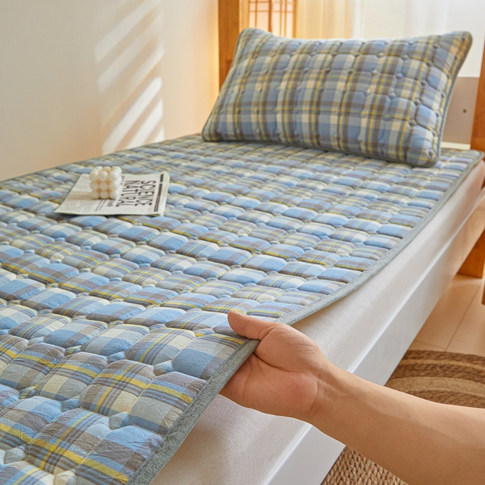 91家纺网 家纺一手货源 找家纺 鑫钰 2025新款学生宿舍A类水洗棉大豆夹棉系列-简格 简格-简希蓝