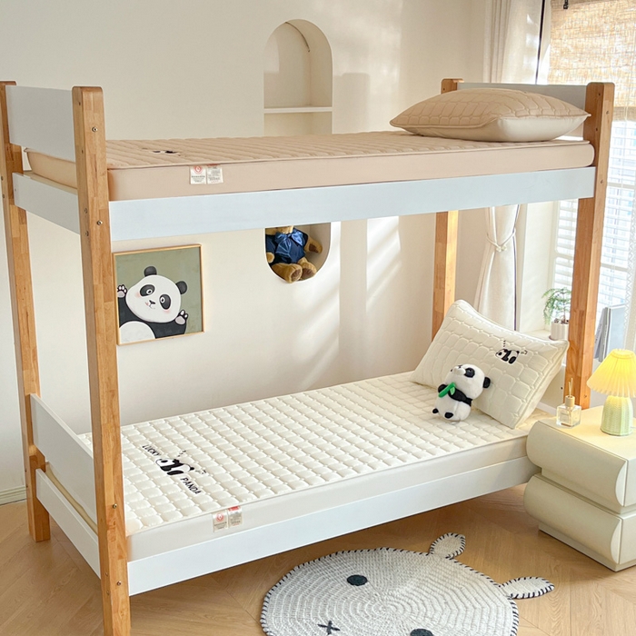 91家纺网 家纺一手货源 找家纺 鑫钰 2025新款A类大豆夹棉刺绣床笠系列-趴趴熊猫 趴趴熊猫-典雅白