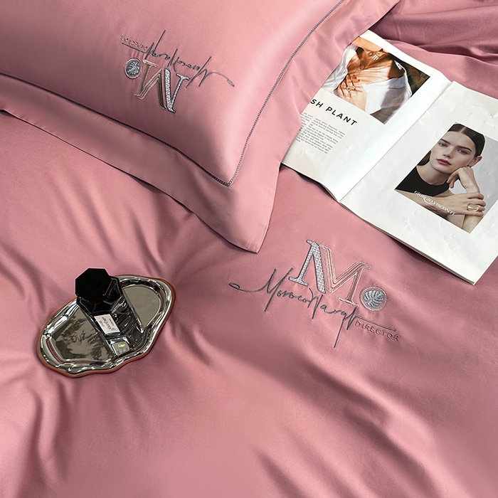 91家纺网 家纺一手货源 找家纺 琉宿家纺 2025新款50s双股长绒棉绣花四件套 倾世红颜-豆沙粉