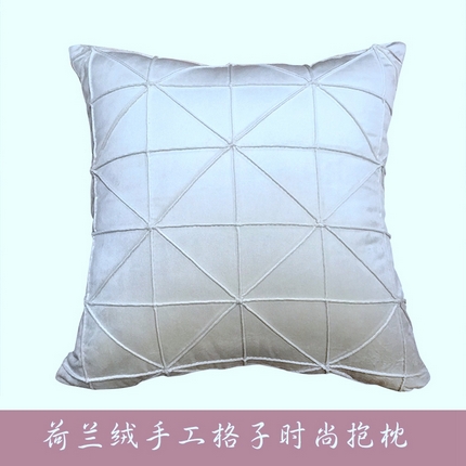 91家纺网 家纺一手货源 找家纺 （总）爱家居 2025新款荷兰绒纯色手工褶皱米字格抱枕