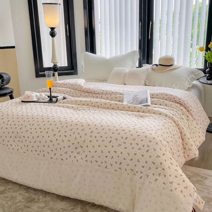 91家纺网 家纺一手货源 找家纺 莱豫家纺 2024新款法式复古针织花边夏被春秋被 春天里