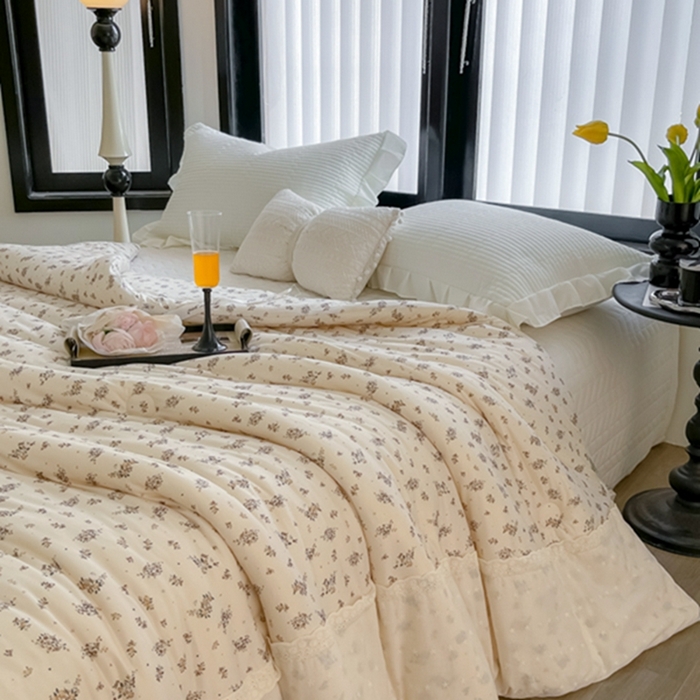 91家纺网 家纺一手货源 找家纺 莱豫家纺 2024新款法式复古针织花边夏被春秋被 春日情