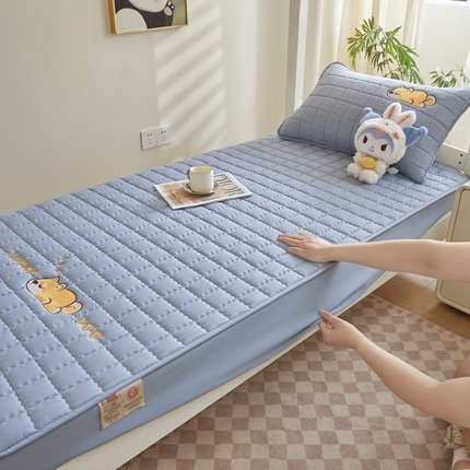 91家纺网 家纺一手货源 找家纺 （总）鑫钰 2025新款学生开学季夹棉刺绣床笠床垫套-幸运狗系列