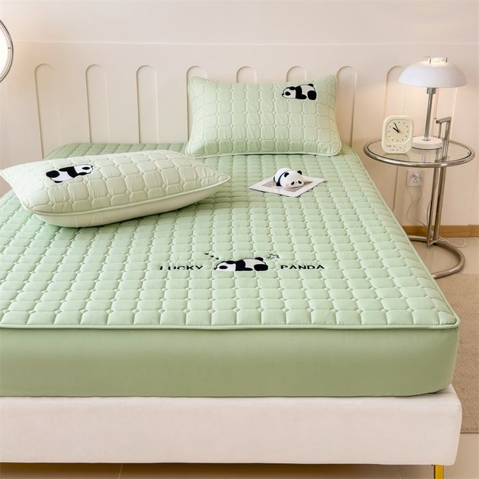 91家纺网 家纺一手货源 找家纺 2025新款A类大豆夹棉刺绣床笠系列-趴趴熊猫 趴趴熊猫-时尚绿