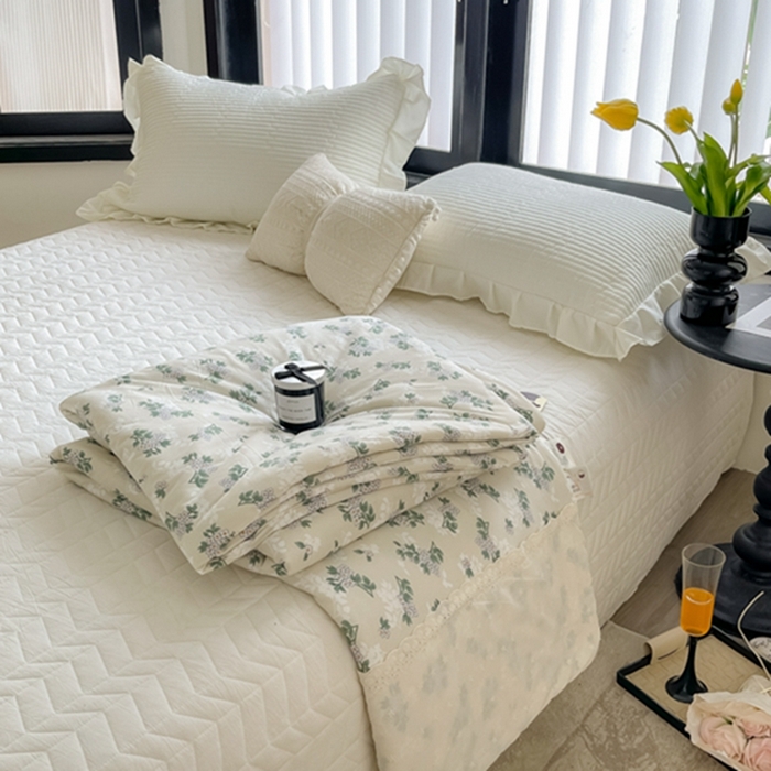 91家纺网 家纺一手货源 找家纺 莱豫家纺 2024新款法式复古针织花边夏被春秋被 清新物语