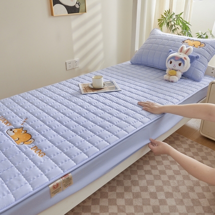 91家纺网 家纺一手货源 找家纺 （总）鑫钰 2025新款学生开学季夹棉刺绣床笠床垫套-幸运狗系列