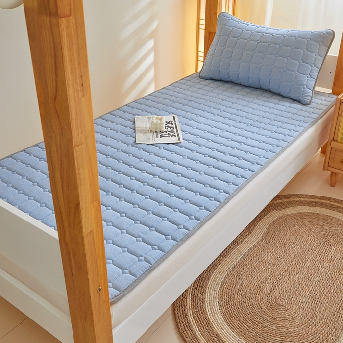 91家纺网 家纺一手货源 找家纺 鑫钰 2025新款学生宿舍A类水洗棉大豆夹棉系列-简格 简格-宾利蓝