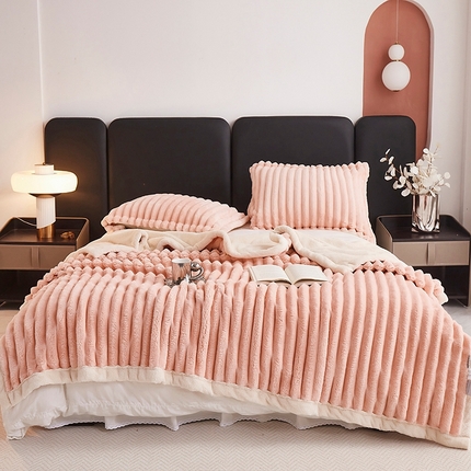 91家纺网 家纺一手货源 找家纺 悦织湾家纺 2025新款玉兔绒多功能休闲毛毯 玉兔-玉脂粉