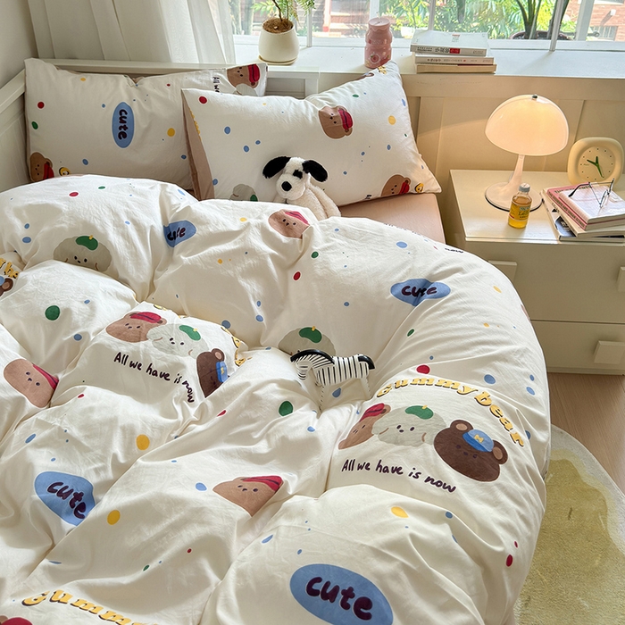 91家纺网 家纺一手货源 找家纺 沐芷 2024微皱超柔手感105g印花水洗棉四件套床上宿舍三件套床单被套 复古小熊