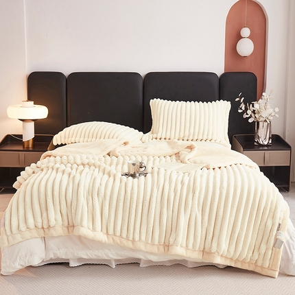 91家纺网 家纺一手货源 找家纺 悦织湾家纺 2025新款玉兔绒多功能休闲毛毯 玉兔-奶酪白