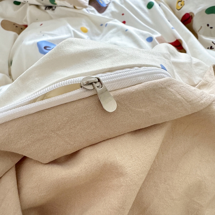 91家纺网 家纺一手货源 找家纺 沐芷 2024微皱超柔手感105g印花水洗棉四件套床上宿舍三件套床单被套 复古小熊