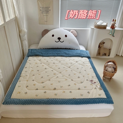 91家纺网 家纺一手货源 找家纺 佰织鑫家居（会员-5元） 2024秋冬新品双层绉皱纱儿童豆豆被 奶酪熊