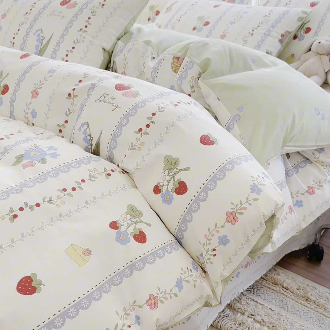 91家纺网 家纺一手货源 找家纺 名兮 2024新款全棉亲肤印花四件套 草莓兔兔