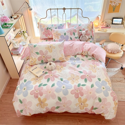 91家纺网 家纺一手货源 找家纺 名兮 2024新款全棉亲肤印花四件套 花甜粉