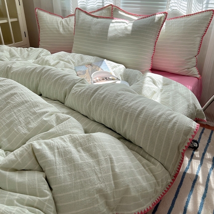 91家纺网 家纺一手货源 找家纺 瑞莱 2024新款色织水洗棉贝壳绣系列四件套-第二版 细条绿