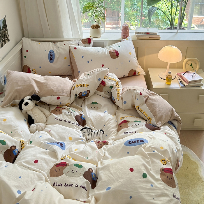 91家纺网 家纺一手货源 找家纺 沐芷 2024微皱超柔手感105g印花水洗棉四件套床上宿舍三件套床单被套 复古小熊