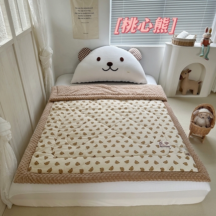 91家纺网 家纺一手货源 找家纺 佰织鑫家居（会员-5元） 2024秋冬新品双层绉皱纱儿童豆豆被 桃心熊