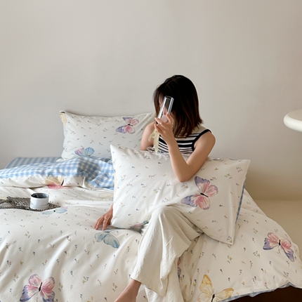 91家纺网 家纺一手货源 找家纺 （总）昔可 2024新款全棉蝴蝶印花系列四件套 模特图