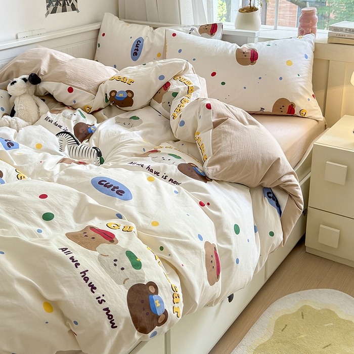 91家纺网 家纺一手货源 找家纺 沐芷 2024微皱超柔手感105g印花水洗棉四件套床上宿舍三件套床单被套 复古小熊