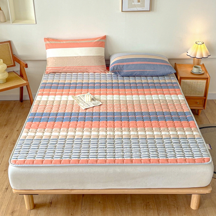 91家纺网 家纺一手货源 找家纺 卡伦家纺 2025新款全棉色织水洗棉夹棉床垫席梦思保护垫 橘兰咖条